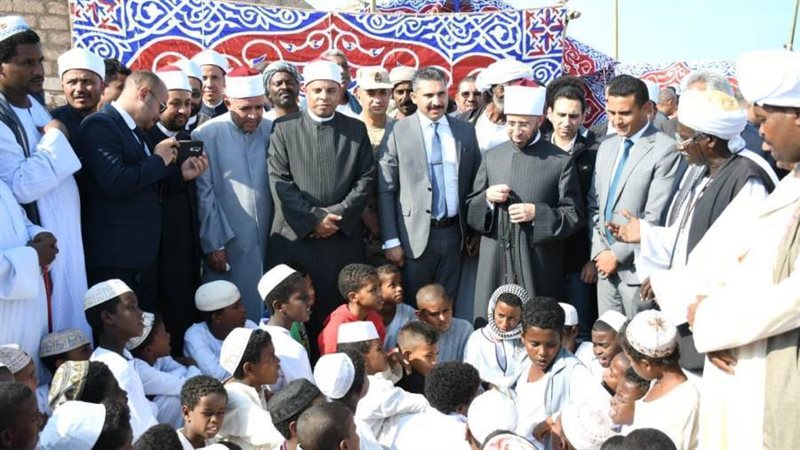 وزير الاوقاف يستمع