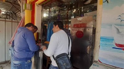 حصر ومراجعة جميع الإعلانات المخالفة بشوارع كفر الدوار وإنذار أصحابها لتقنين أوضاعها  