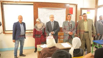 عبد المعطي وجودة يتفقدان المدرسة القديمة بنات لمتابعة امتحانات النقل