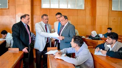 رئيس جامعة بني سويف يتابع امتحانات الفصل الدراسي الأول بكليتي الإعلام والحقوق