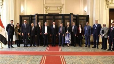 وزير الصحة يبحث مع وفد اتحاد الصناعات بولاية بافاريا الألمانية تدريب التمريض وتحديث المناهج