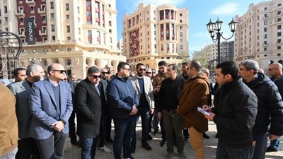 وزيرالإسكان يتفقد العمل بالحي السكني الخامس R5 والطرق والمحاور بالعاصمة الإدارية الجديدة
