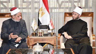 بعد طعنه وتنازله عن مليون جنيه.. وزير الأوقاف يكرم إمام مسجد بالمنوفية
