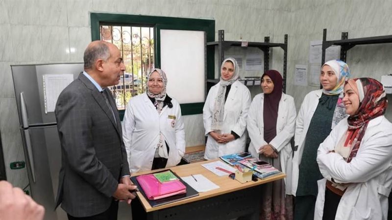 محافظ المنيا خلال