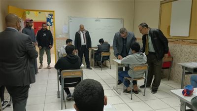 المستشار الثقافي المصري بالسعودية يتفقد لجان امتحانات الشهادة الإعدادية بالمملكة