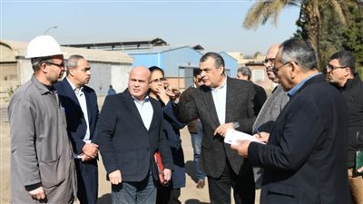 بالصور.. وزير الإنتاج الحربي يقوم بجولة تفقدية مفاجئة لـ