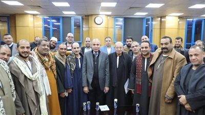 محافظ المنيا يواصل لقاءاته مع تجار سوق الحبشي تمهيدا لنقلهم إلى ماقوسة