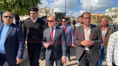 تركيب الإنترلوك ورفع كفاءة الأرصفة والجزر الوسطى بعاصمة كفر الشيخ