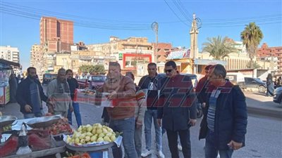 رفع الإشغالات وتحرير محاضر للمخالفين بسيدي سالم في كفر الشيخ