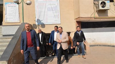 محافظ أسيوط يتفقد سير العمل بالمركز التكنولوجي لخدمة المواطنين بمركز الفتح