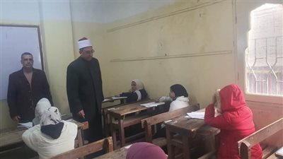  بالصور.. رئيس منطقة الغربية الأزهرية يتفقد لجان امتحانات الشهادتين الابتدائية والإعدادية