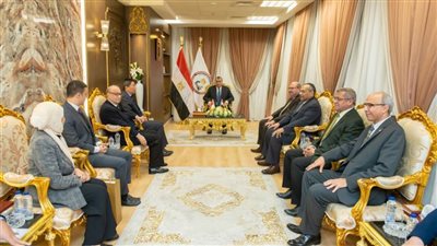  وزير الإنتاج الحربى يبحث مع سفير سنغافورة الفرص الاستثمارية وتعزبز التعاون