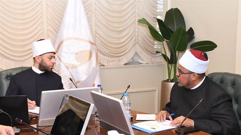 وزير الاوقاف ومدير