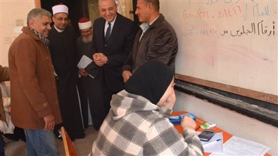  بالصور.. محافظ الغربية يتابع سير امتحانات الشهادتين الابتدائية والإعدادية الأزهرية