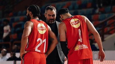 رئيس السلة يناقش خطة تطوير اللعبة مع الأندية