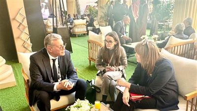 وزير البترول والثروة المعدنية يلتقي وزيرة الصناعة البريطانية