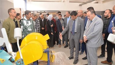 محافظ أسيوط يتفقد الكلية التكنولوجية المصرية الألمانية ويشهد تطوير ماكينة إنتاج ألياف الموز