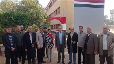 وكيل تعليم أسيوط يواصل جولاته على المدارس لمتابعة سير أعمال الامتحانات 