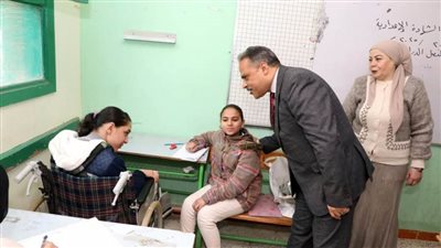 محافظ الشرقية يتفقد لجان امتحانات الشهادة الاعدادية 