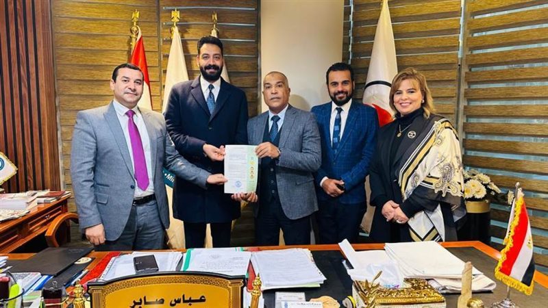 جانب من توقيع البروتوكول