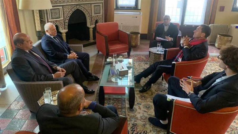 السفير الفرنسي مع