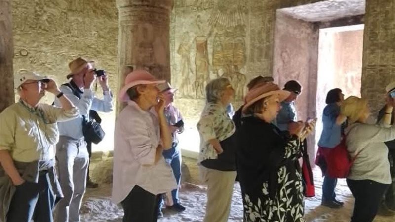 وفود سياحية تزور