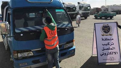 تحرير 1032 مخالفة تركيب الملصق الإلكتروني ورفع 36 سيارة ودراجة متهالكة