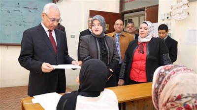رئيس جامعة المنيا يواصل جولاته لمتابعة سير الامتحانات بكليات التربية النوعية والسياحة والتربية الفنية والحقوق والطفولة المبكرة 
