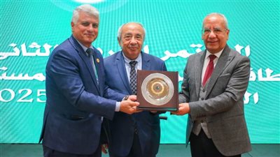 نقيب المهندسين والأمين العام يُكرِّمان المشاركين