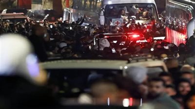 عاجل.. آلاف الفلسطينيين يستقبلون المعتقلين المفرج عنهم في بيتونيا بالضفة الغربية