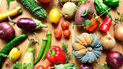 البصل بـ20 جنيها والتفاح بـ80.. أسعار الخضروات والفاكهة اليوم الاثنين