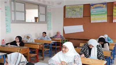 طلاب الشهادة الإعدادية بالشرقية يؤدون امتحان الإنجليزي 