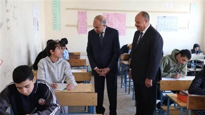 محافظ المنيا يتفقد لجان امتحانات الشهادة الإعدادية