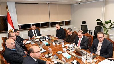 وزيرالإسكان يتابع الأعمال بفنادق منطقة الأعمال المركزية بالعاصمة الإدارية الجديدة مع شركة 