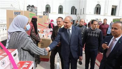 محافظ المنيا يسلم أجهزة لـ 20 عروسا مقدمة من  مؤسسة 