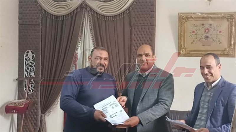 تسليم العقود