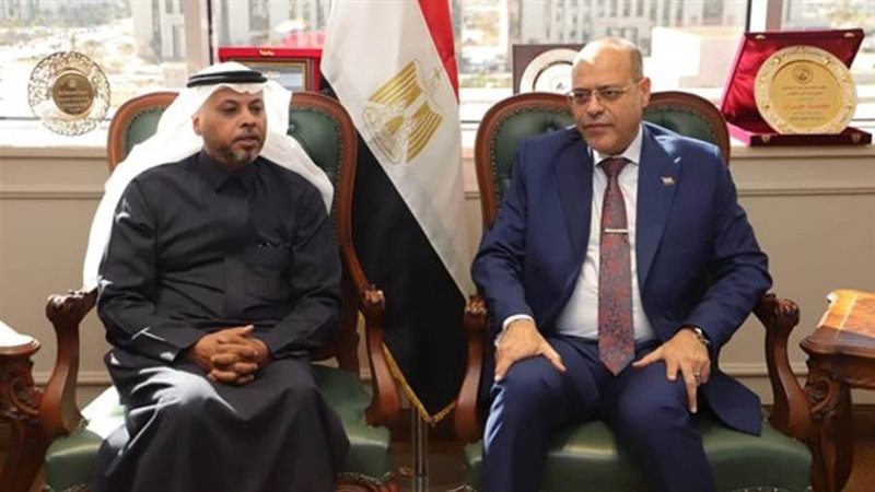 وزير العمل مع الوفد