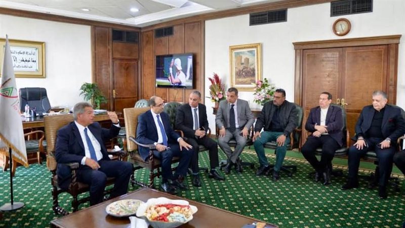 خلال الاجتماع