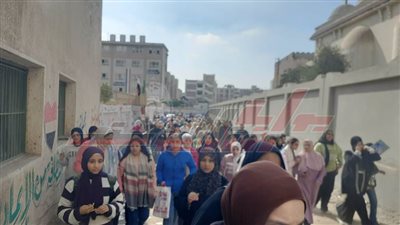 انهيار وبكاء طلاب الشهادة الإعدادية بالشرقية لصعوبة امتحان الهندسة 