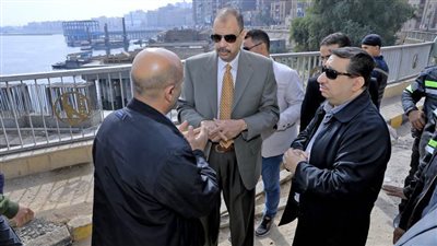 محافظ سوهاج يتفقد عددا من مشروعات الطرق بنطاق سوهاج وأخميم