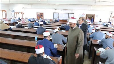 «البحوث الإسلامية» يعقد الاختبارات التحريرية للترقيات الأدبية لوعاظ الأزهر من مناطق وعظ الجمهورية