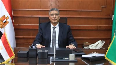 محافظ الجيزة يبحث شكاوى وطلبات المواطنين