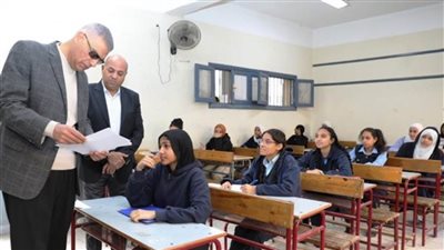   محافظ أسوان يطمئن على امتحانات الشهادة الإعدادية داخل عدد من اللجان
