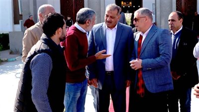 محافظ الإسماعيلية ومدير الأمن يؤديان شعائر صلاة الجمعة بمسجد الشهداء