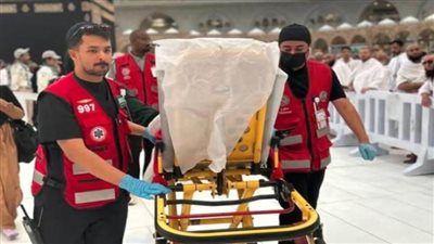 الفرق الإسعافية بهيئة الهلال الأحمر بمنطقة مكة المكرمة تعيد النبض لمعتمرة مصرية توقف قلبها أثناء الطواف