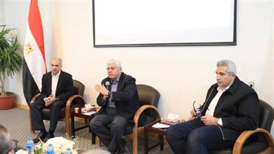 رئيس جامعة المنيا يشارك في ورشة عمل حول 