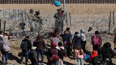 وكالة الهجرة الأمريكية: إلقاء القبض على أكثر من 1000 مهاجر غير شرعي خلال يومين