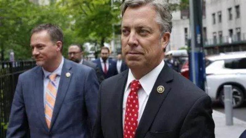 النائب آندي أوجلز