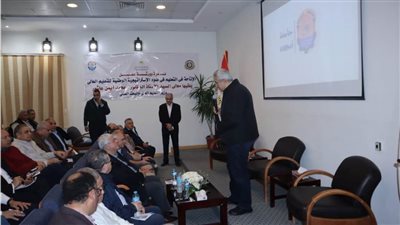 رئيس جامعة دمنهور يشارك بورشة عمل 