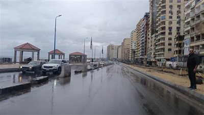 تساقط الأمطار المتوسطة بالإسكندرية والصرف الصحي يستعد 